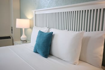 Standard Room, 1 King Bed