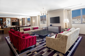 Royal Suite Club, 1 King Bed