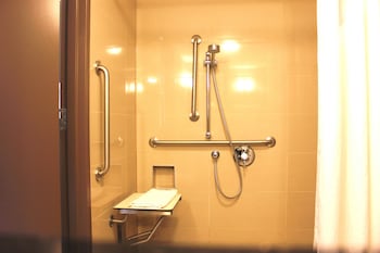 Room, 1 Queen Bed, Accessible (Roll-In Shower)