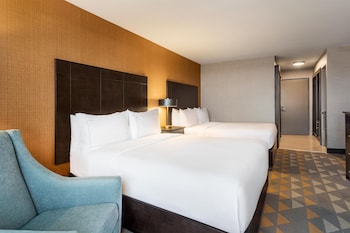 Room, 2 Queen Beds, Microwave