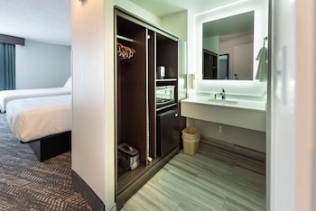 Standard Room, 2 Queen Beds, Non Smoking, Refrigerator & Microwave (Walk-in Shower)