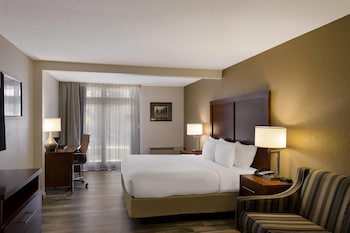 Suite, 1 King Bed with Sofa bed, Accessible, Ground Floor
