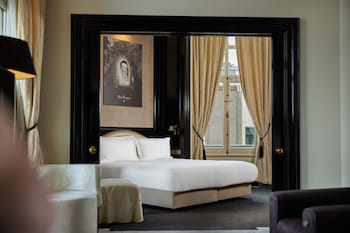 Suite, 1 King Bed (Champagne)