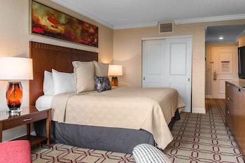 Deluxe Room, 1 King Bed (West Tower)