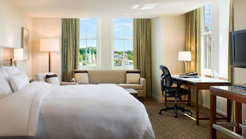 Premier Room, 1 King Bed, Accessible