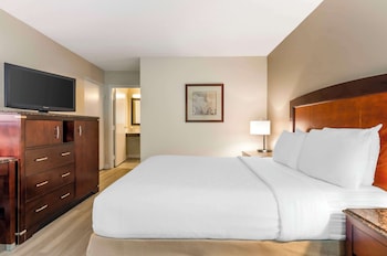 Standard Room, 1 Queen Bed, Accessible, Bathtub