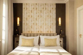 Comfort Room, 2 Twin Beds, Non Smoking (Eiffel Tower View)