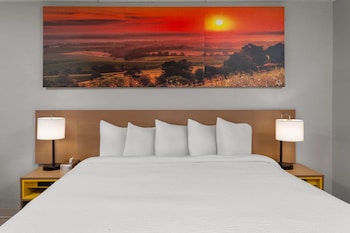 Standard Room, 1 King Bed