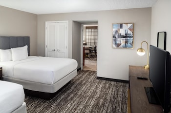 Suite, Multiple Beds, Microwave, Lake View
