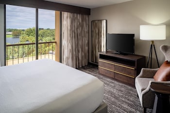 Suite, 1 King Bed with Sofa bed, Microwave, Lake View