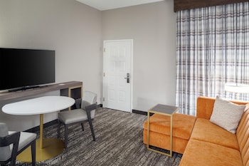 Suite, Multiple Beds, Microwave