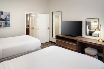Suite, Multiple Beds, Microwave
