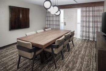 Suite, 1 King Bed, Accessible, Microwave
