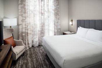 Suite, 1 King Bed, Accessible, Microwave (Mobility and Hearing)