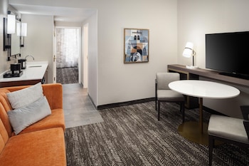 Suite, Multiple Beds, Microwave