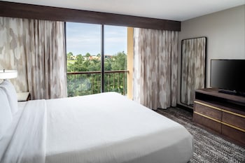 Suite, 1 King Bed with Sofa bed, Microwave, Lake View