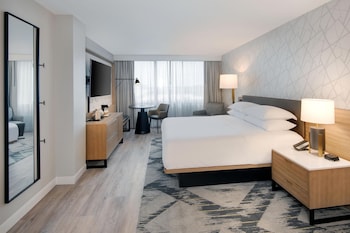 Room, 1 King Bed (Mobility Accessible, Tub)