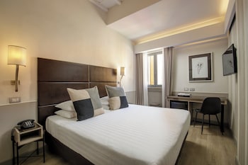 Standard Double Room (Via della Croce 15)