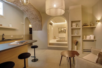 Superior Apartment, Annex Building (Via Croce 14)