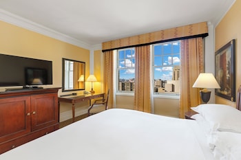 Classic Room, 1 King Bed, Roll-in Shower (Mobility)