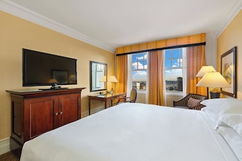 Classic Room, 1 King Bed, City View