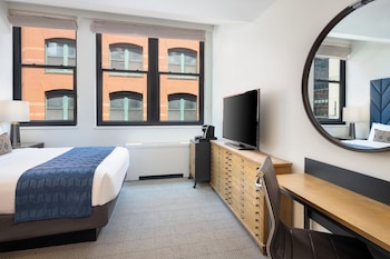 Room, 1 Queen Bed, Transfer Shower (Communications Accessible)