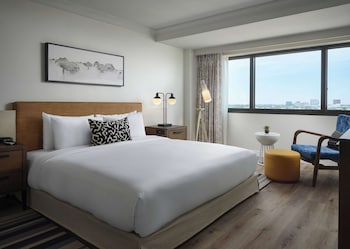 Deluxe Room, 1 King Bed (High Floor)
