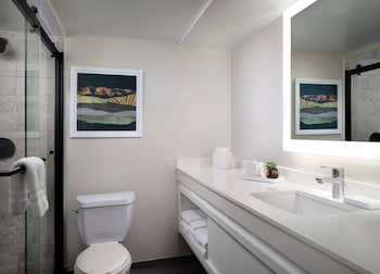 Deluxe Room, 2 Queen Beds, Accessible