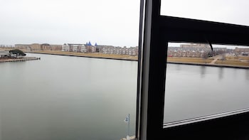 Room, 1 King Bed, Non Smoking, Lake View