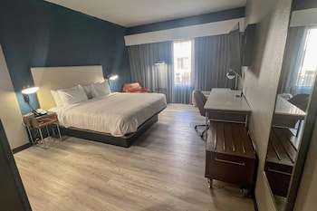 Suite, 1 King Bed, Non Smoking