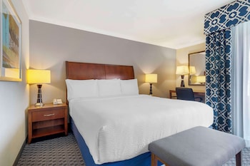 Suite, 1 King Bed, Non Smoking, Balcony