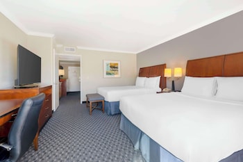 Suite, 2 Queen Beds, Non Smoking, Balcony