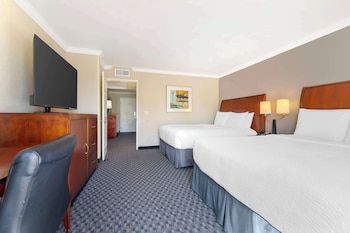 Suite, 2 Queen Beds, Non Smoking, Balcony (with Sofabed)