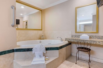 Suite, 1 King Bed, Non Smoking, Jetted Tub