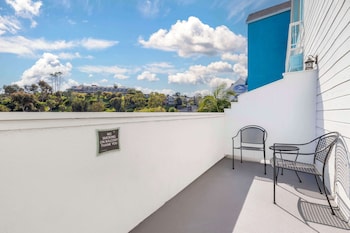 Suite, 1 King Bed, Accessible, Bathtub (with Sofabed)