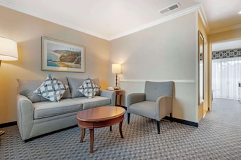 Suite, 1 King Bed, Non Smoking, Balcony