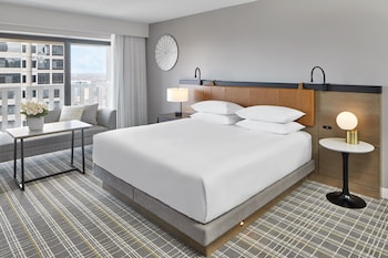 Deluxe Room, 1 King Bed, Balcony