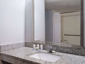 Room, 1 King Bed, Accessible, Non Smoking (Mobility/Hearing, Roll in Shower)