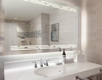 Room, 2 Queen Beds, City View