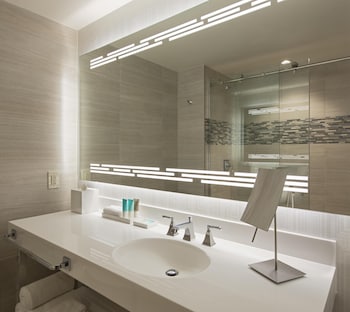 Suite, Balcony