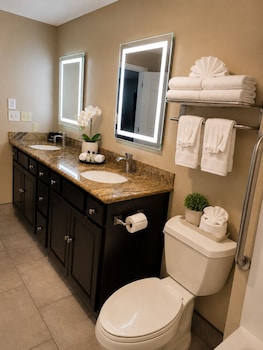 Suite, Multiple Beds, Non Smoking, Refrigerator & Microwave (with Single Sofabed)