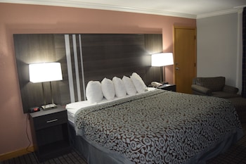 Studio Suite, 1 King Bed, Non Smoking, Pool View