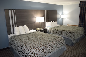 Standard Room, 2 Queen Beds, Non Smoking, Pool View