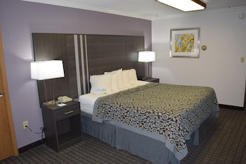Standard Room, 2 Queen Beds, Non Smoking, Pool View