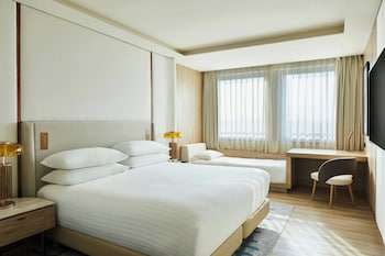 Superior Room, 1 King Bed, City View