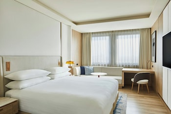 Superior Room, 1 King Bed, City View