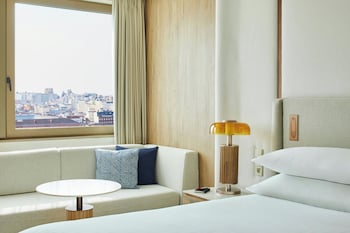 Superior Room, 2 Twin Beds, City View
