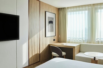 Deluxe Room, 1 King Bed with Sofa bed