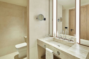 Superior Room, 1 King Bed, City View