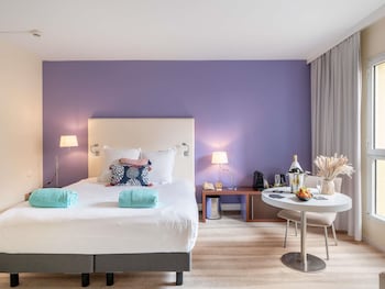 Superior Room, 1 Double Bed, Pool View
